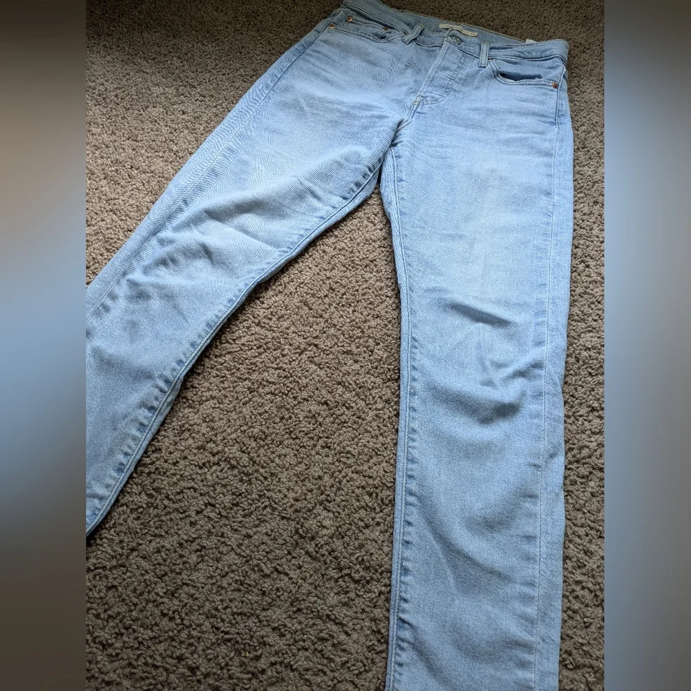 Levi's Wedgie Skinny 💙 - Picture 2 of 9